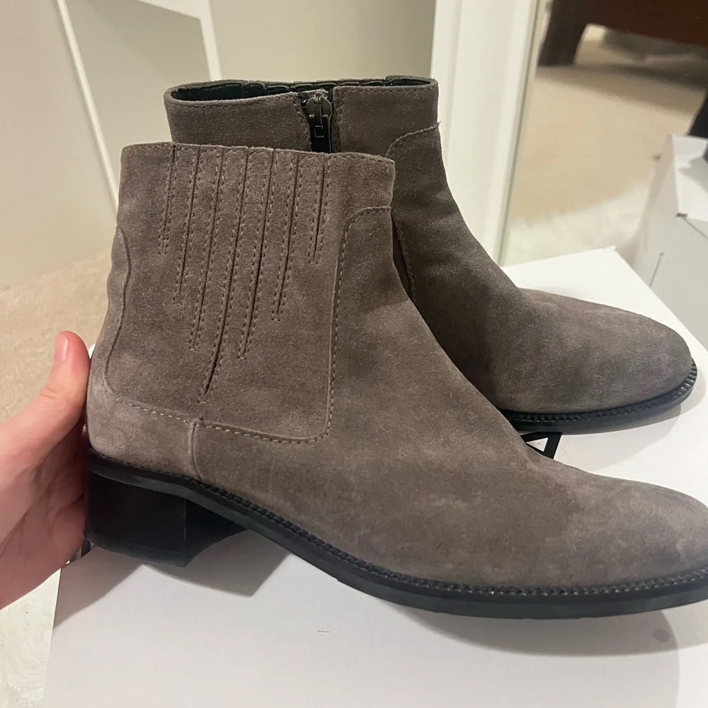 Aquatalia Oribella grey suede Leather Sole perfect for spring! - Picture 10 of 13